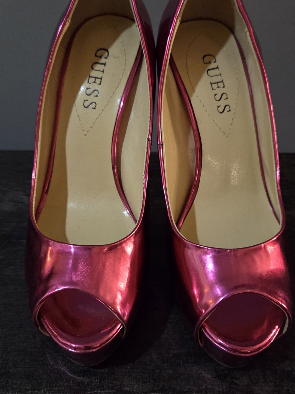 HOT🔥size 7 GUESS Metallic Pink Peep-Toe Heels